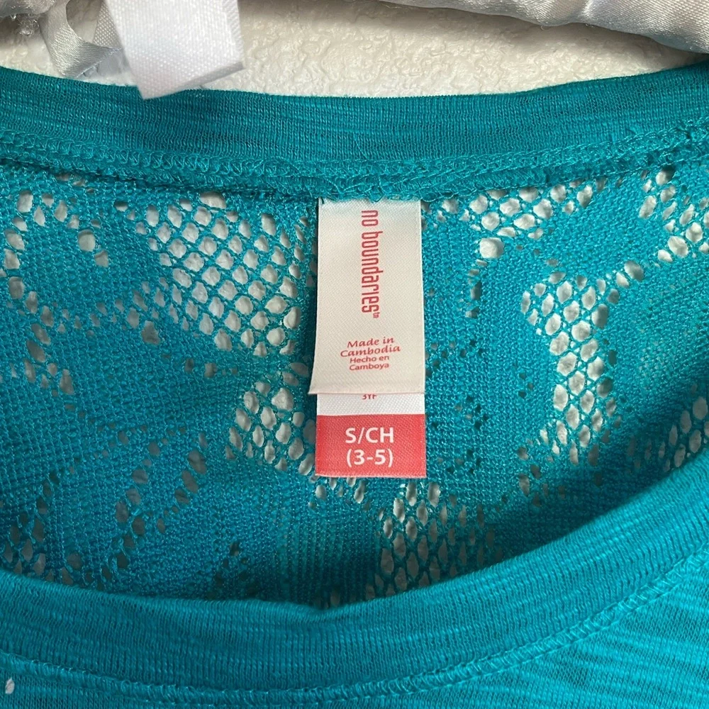 No Boundaries Teal Long Sleeve Top with Lace Detail on shoulders and backside. - Picture 2 of 5